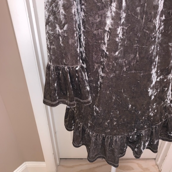 BeachLunchLounge Velvet Off Shoulder Top - Picture 5 of 7